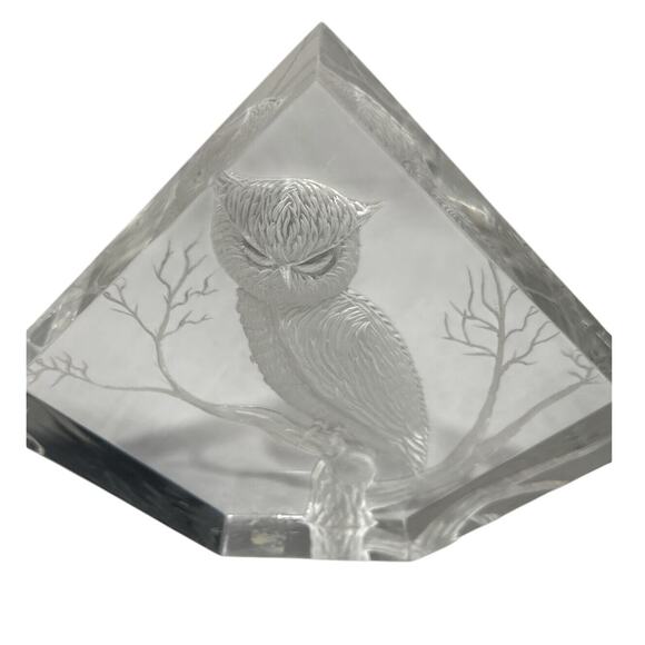 Vintage M. COX Reverse Carved Owl Lucite Cube Sculpture Paperweight Signed - Picture 1 of 11